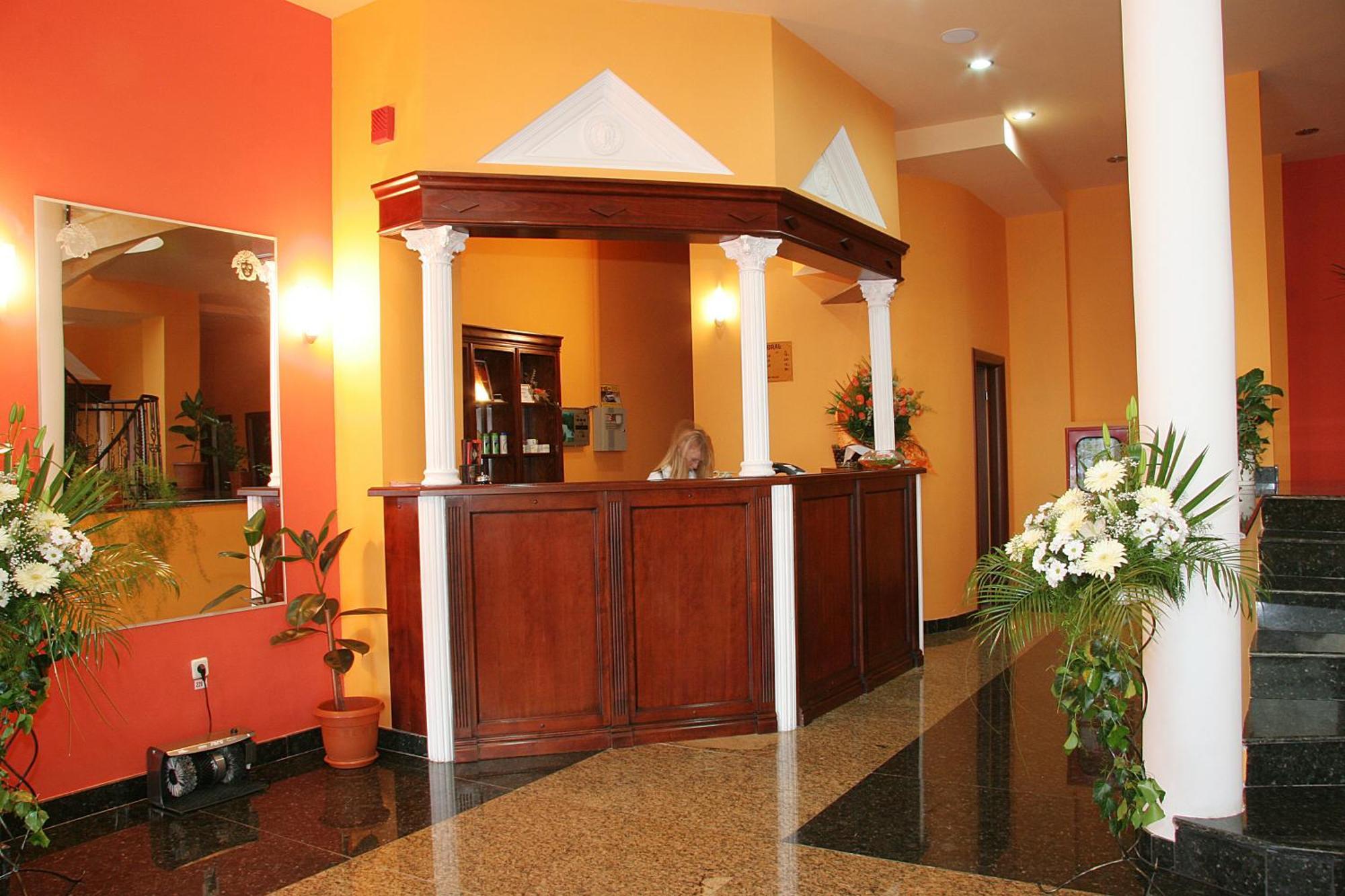 Hotel Coral Satu Mare Ngoại thất bức ảnh