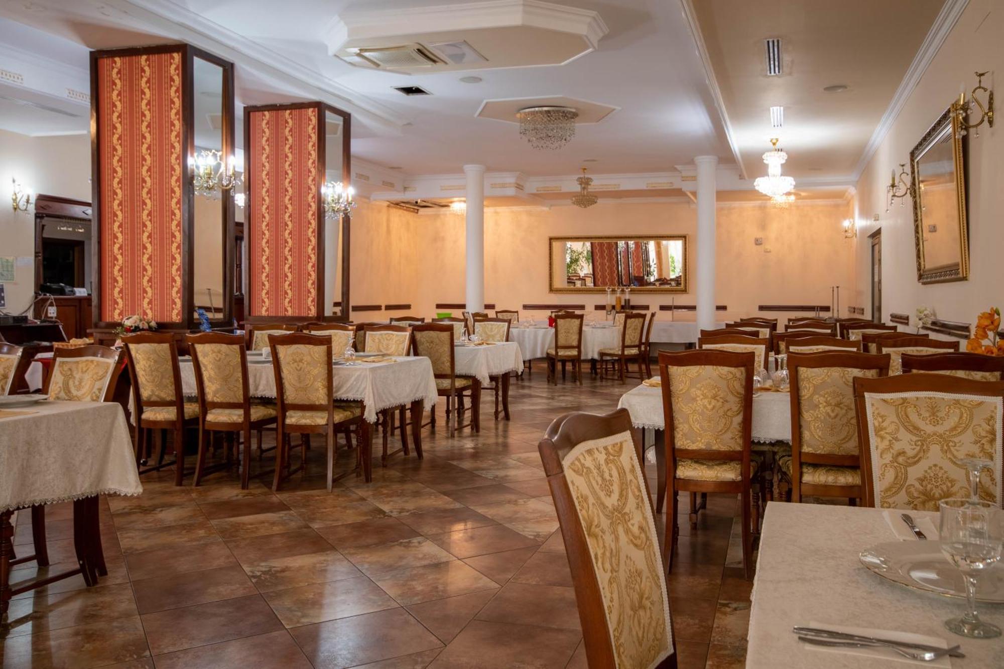 Hotel Coral Satu Mare Ngoại thất bức ảnh