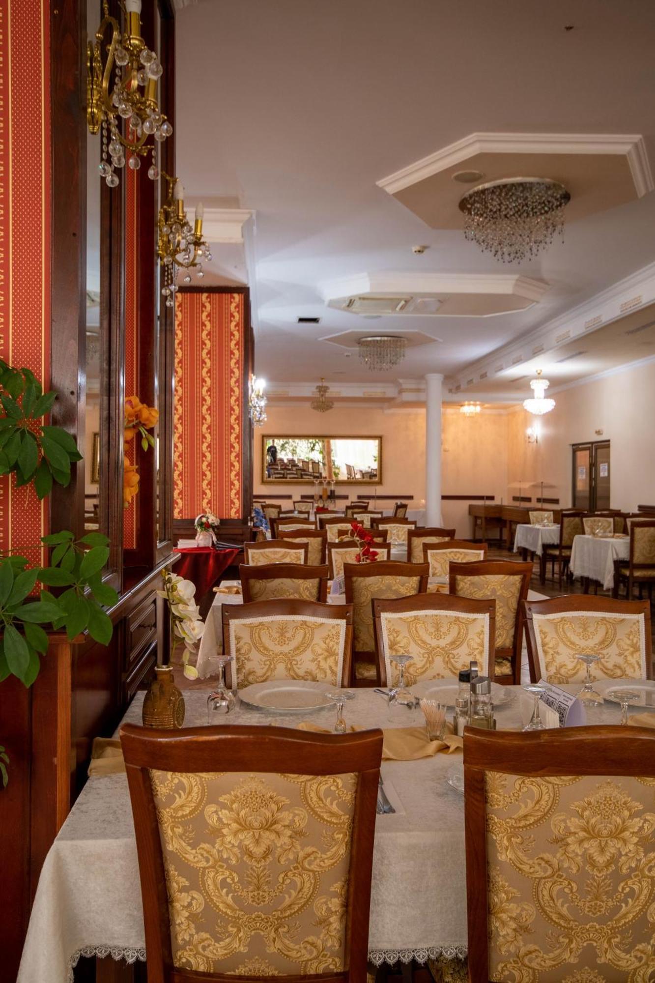 Hotel Coral Satu Mare Ngoại thất bức ảnh