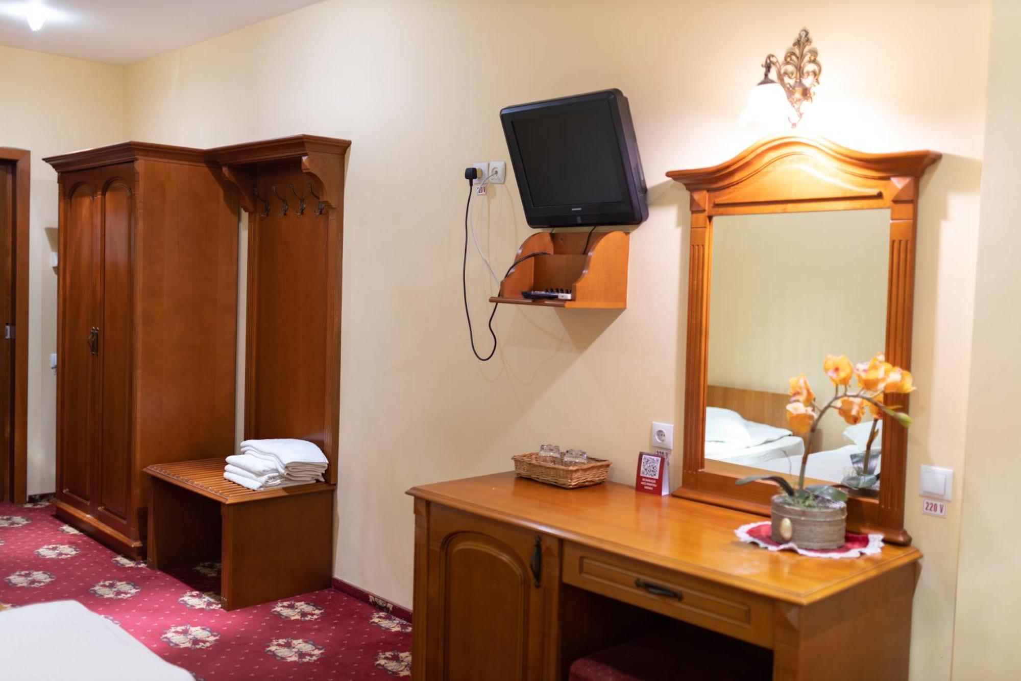 Hotel Coral Satu Mare Ngoại thất bức ảnh
