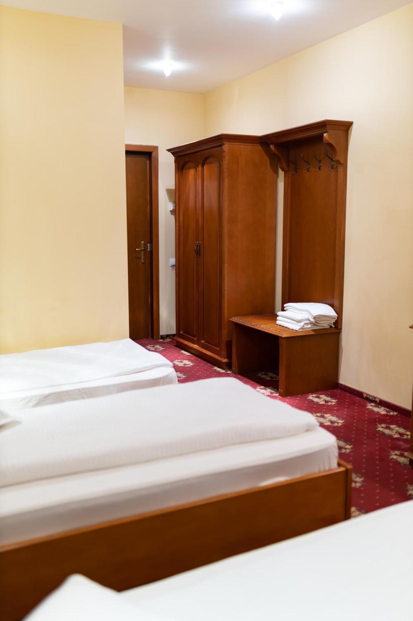 Hotel Coral Satu Mare Ngoại thất bức ảnh