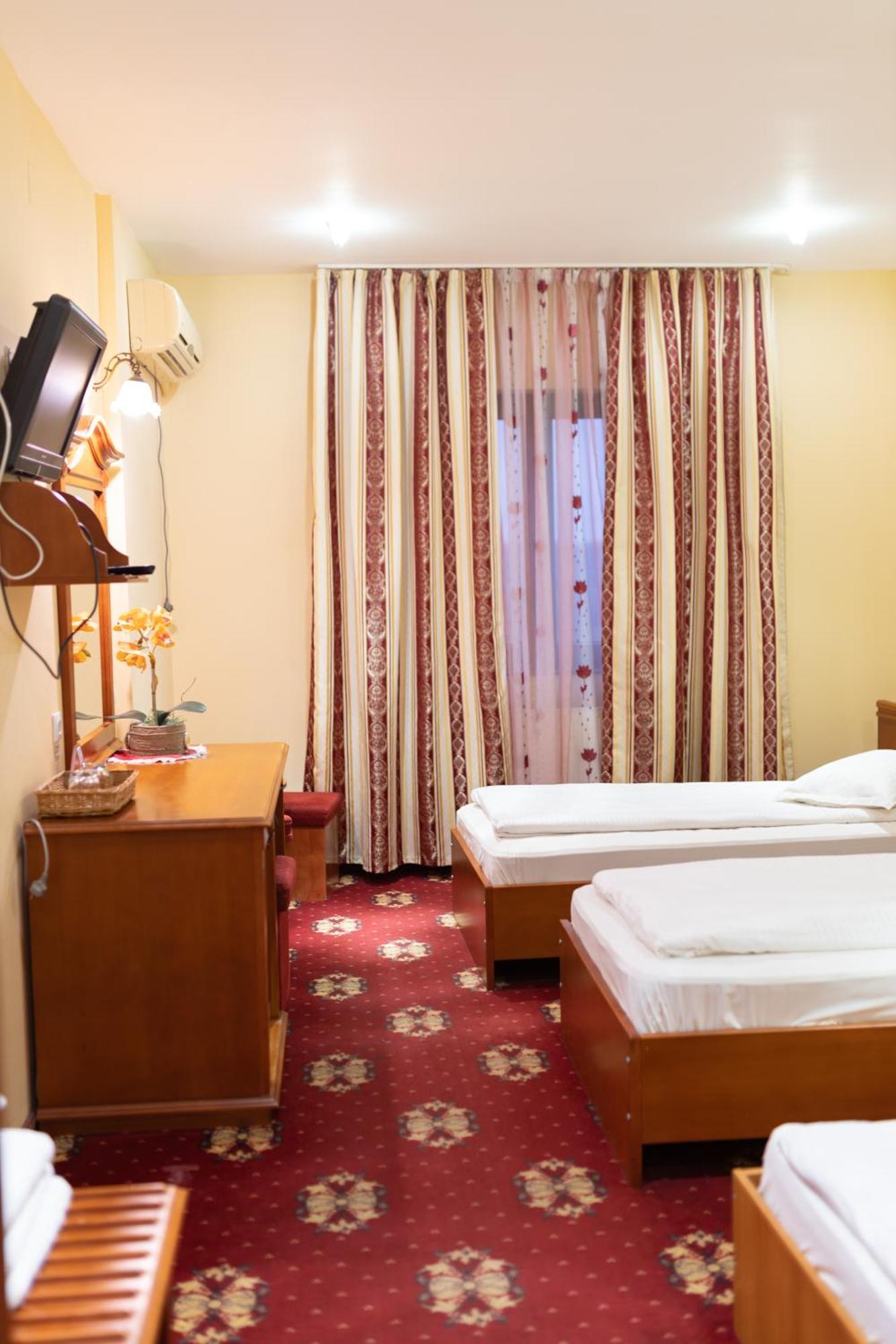 Hotel Coral Satu Mare Ngoại thất bức ảnh